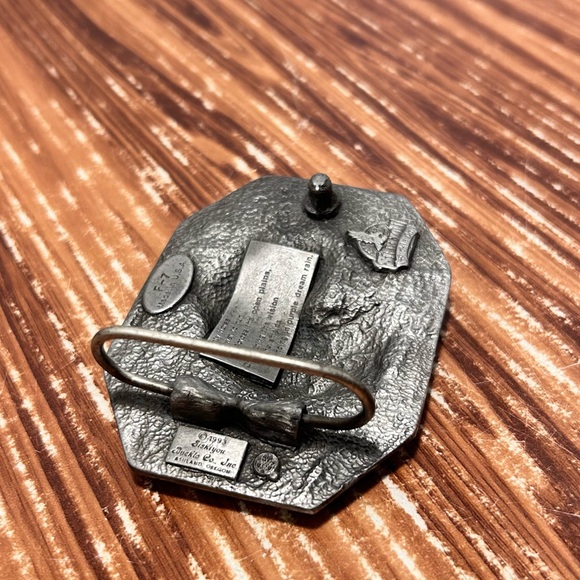 Siskiyou Horse Enamel Belt Buckle, F-7 , Red Green Metal 3D, made in USA 1993 - Picture 4 of 14